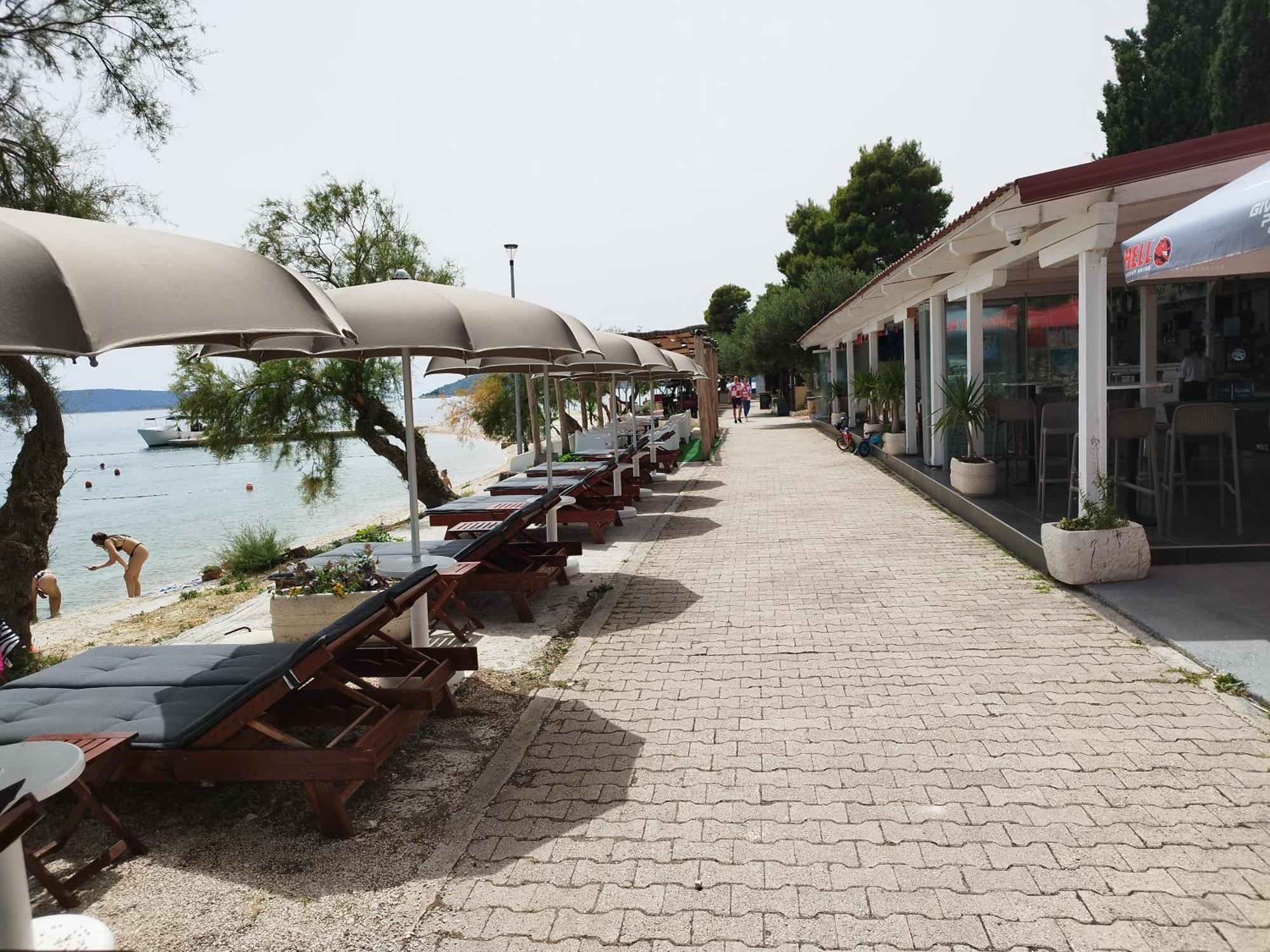 Apartment Domenico - 50 M From The Sea Seget Donji